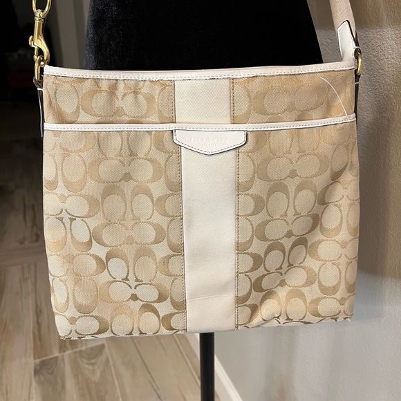 Coach Handbags - PREOWNED VINTAGE COACH CROSSBODY